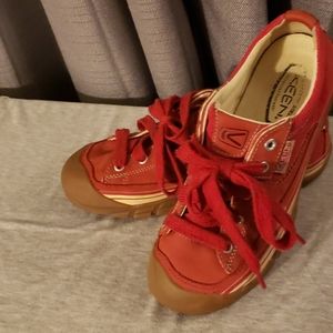 Keen Sneaker 8.5 (US)